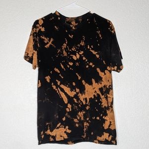 Bleach dyed distressed tee with pocket (q)